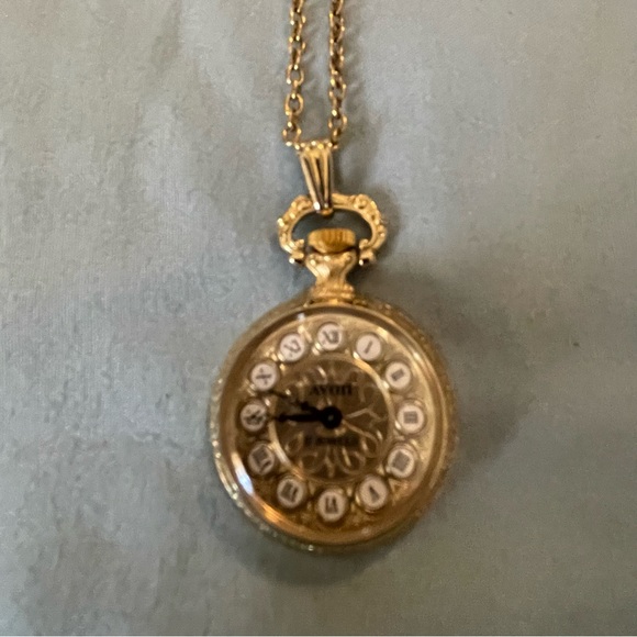 Vintage Avon Pendant Watch Necklace Gold Plated 1981 Presidents Club - Picture 2 of 10
